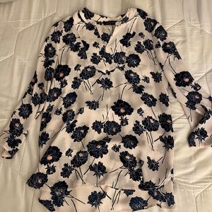 Loose fitting blouse, great for professional setting